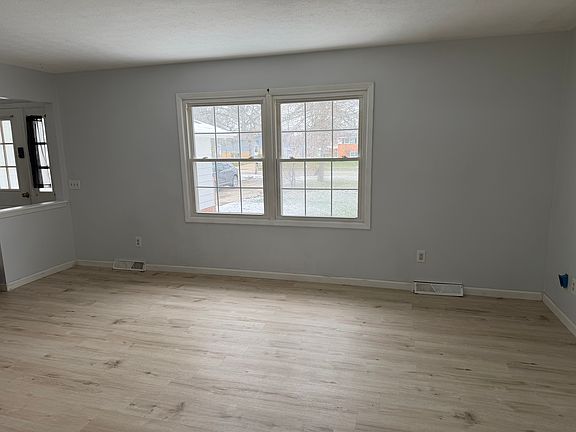 2nd image of 16113 Lanier Ave