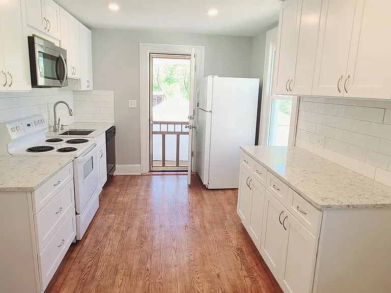130 S Cliff St #2 — Photo 2