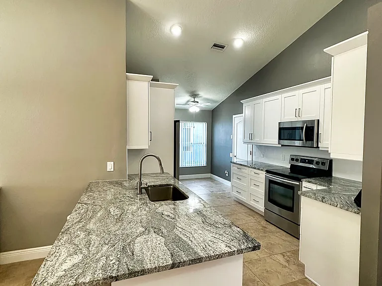 18137 Leafwood Cir — Photo 7