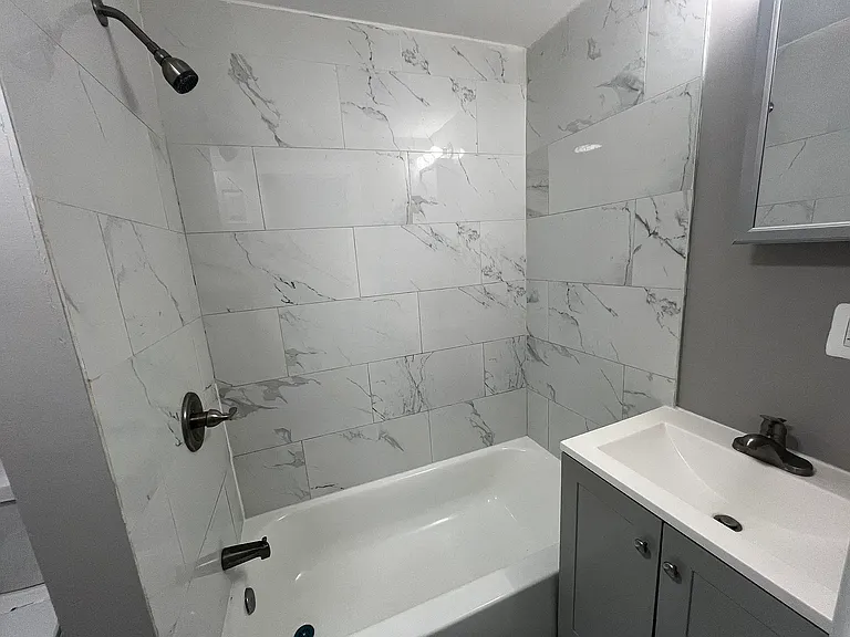105 Lawrence St #4 — Photo 7