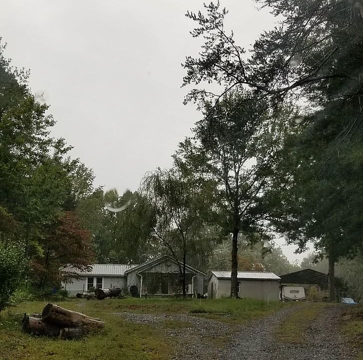 1st image of 829 Oak Springs Rd