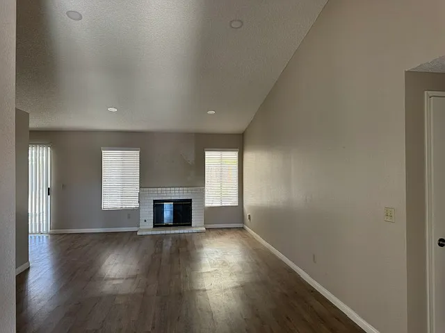 26562 Braddock Rd — Photo 4