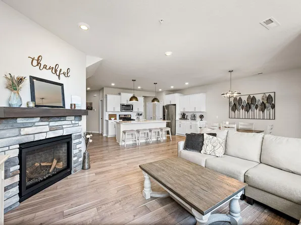 5231 94th Ln N, Brooklyn Park, MN 55443