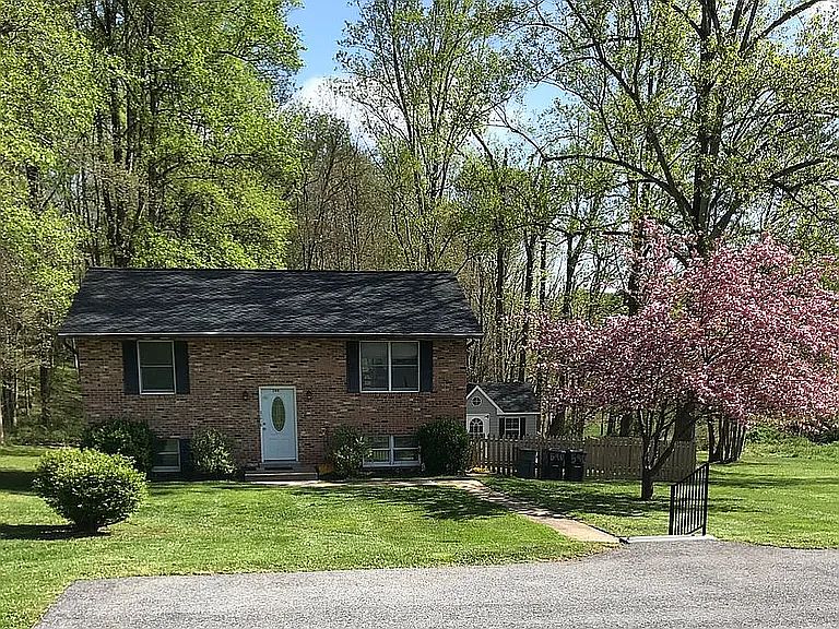 2nd image of 590 Buckhorn Rd #2