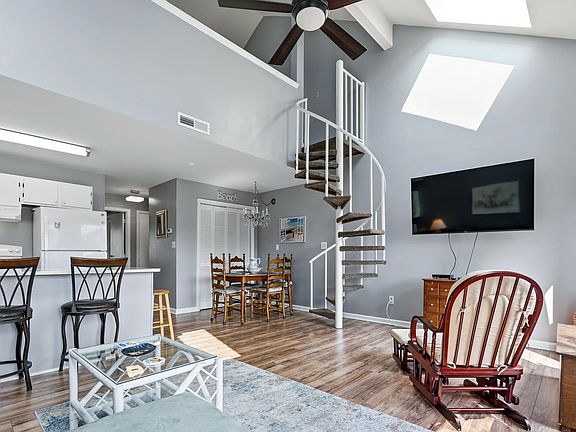5th image of 1881 Colony Dr. #8-L