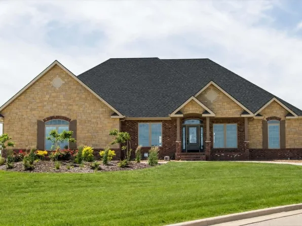 1920 Stoneridge Ln, Salina, KS 67401