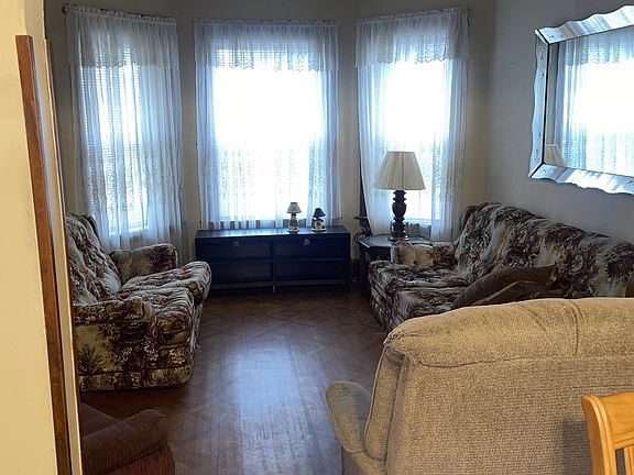 3rd image of 1444 N Avers Ave