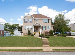 3721 Glenn St, Philadelphia, PA 19114