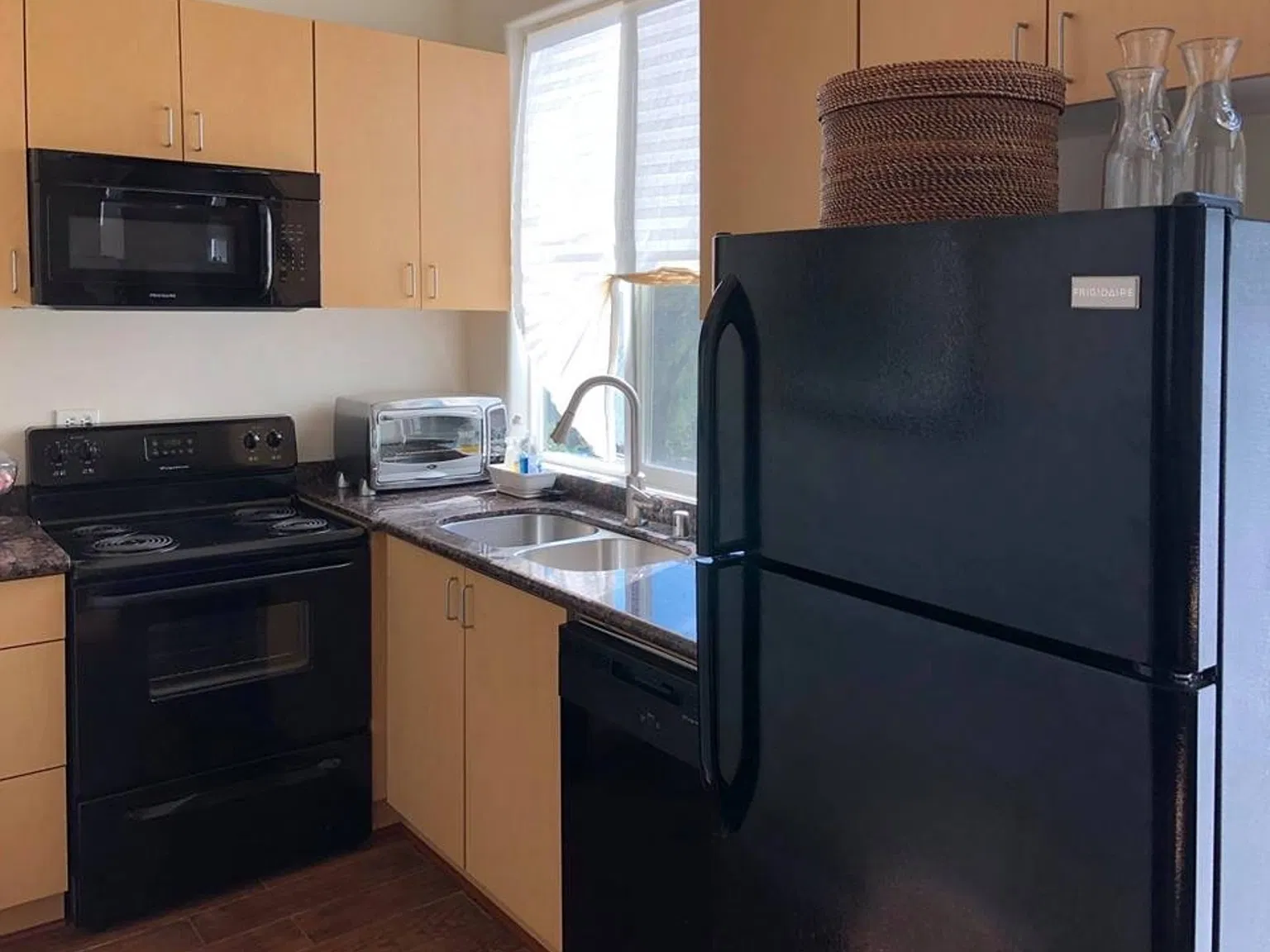 Studio, 500 sqft, $2,700 — Photo 3