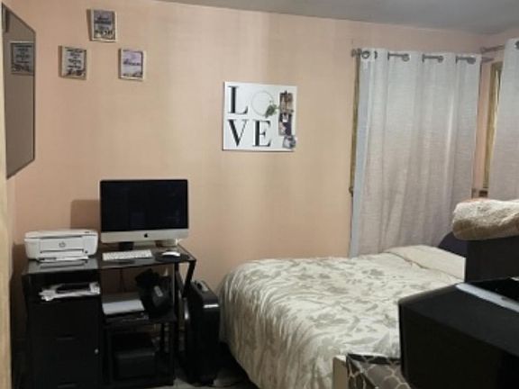 4th image of 5210 W 55th St Unit 1