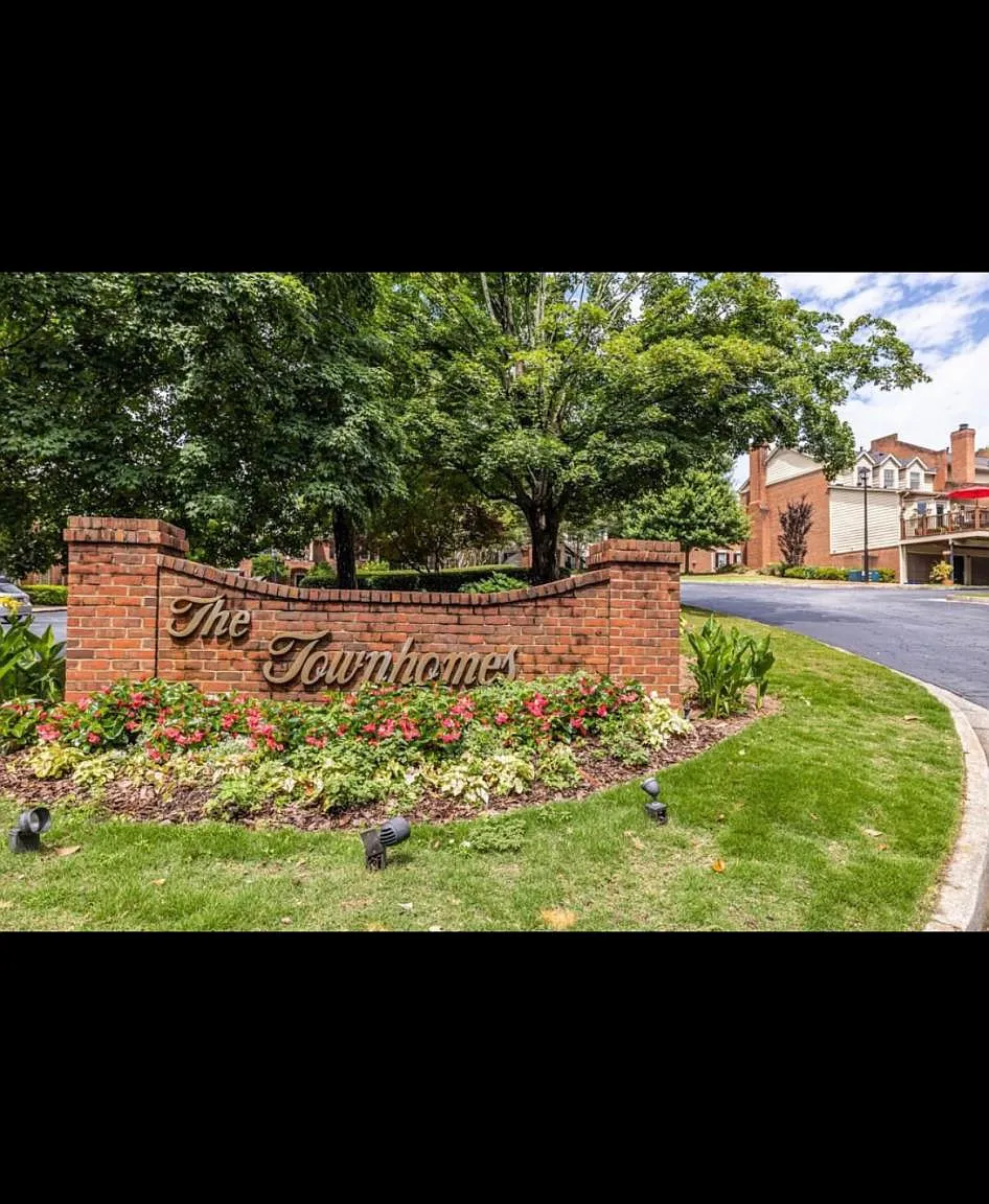 5 Plantation Dr NE — Photo 4