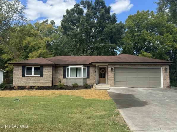 118 Heritage Dr, Oak Ridge, TN 37830
