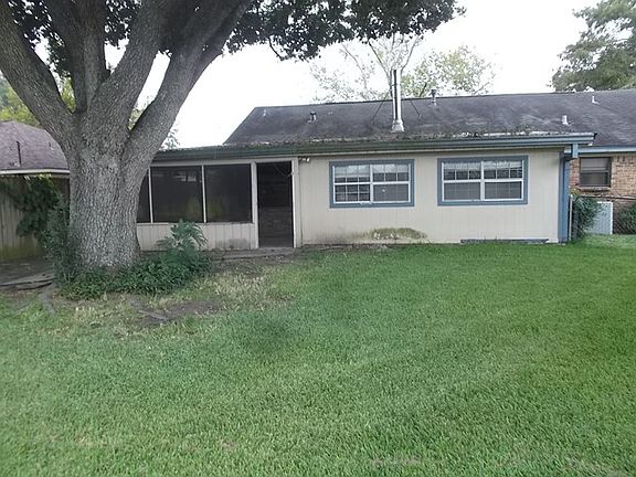 2nd image of 1109 S Bend Dr