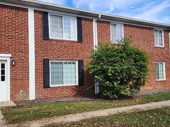 2nd image of 851 Indigo Way APT A