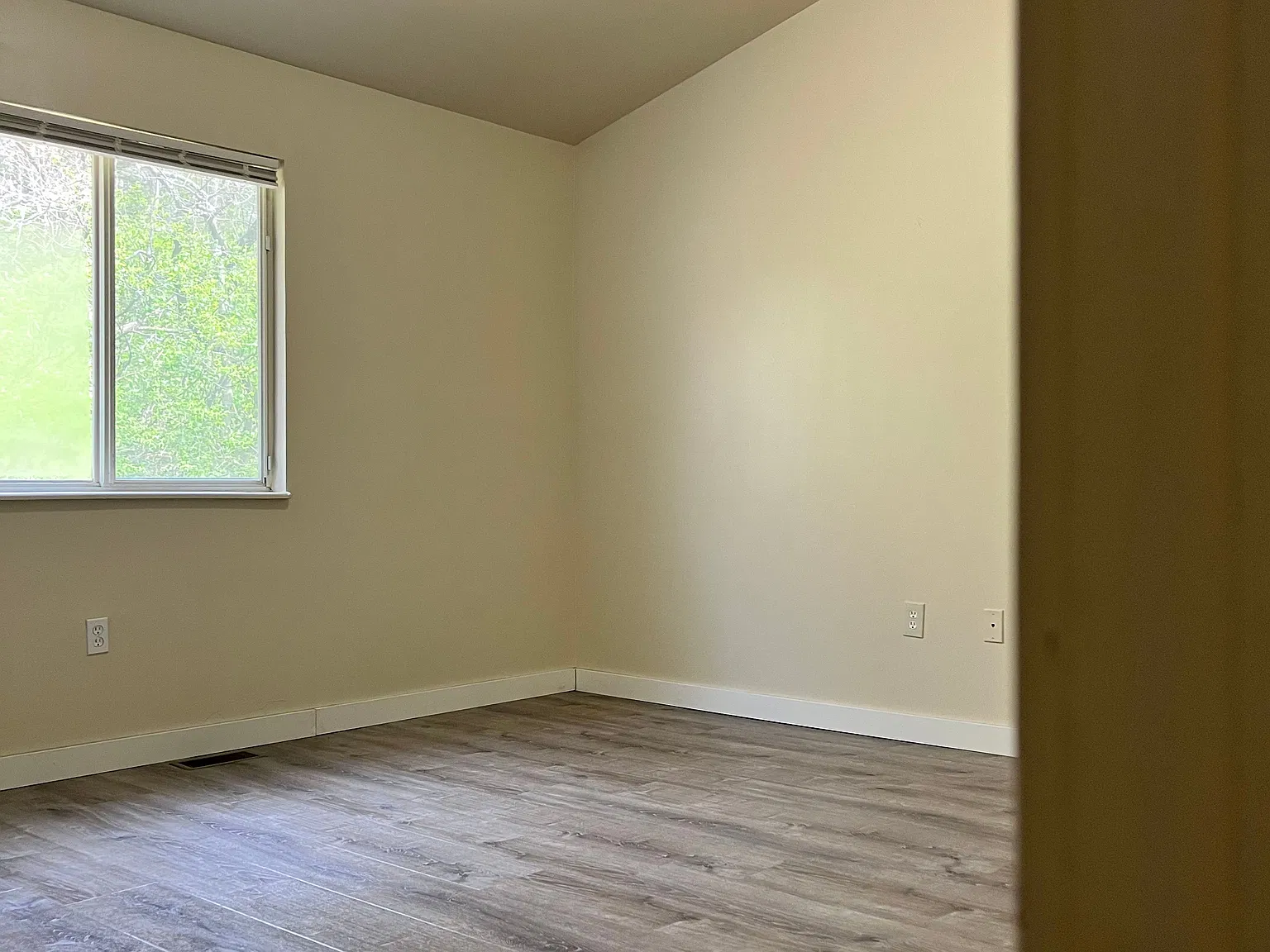 3 bed, $1,100 — Photo 3
