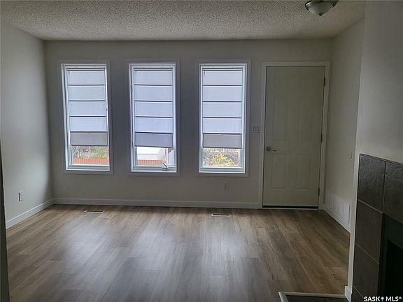 4th image of 517 Albert St #207