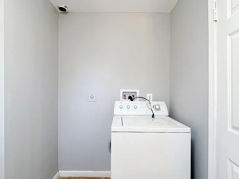 215 N 9th St — Photo 9