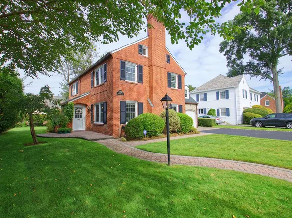 184 Brompton Road, Garden City, NY 11530