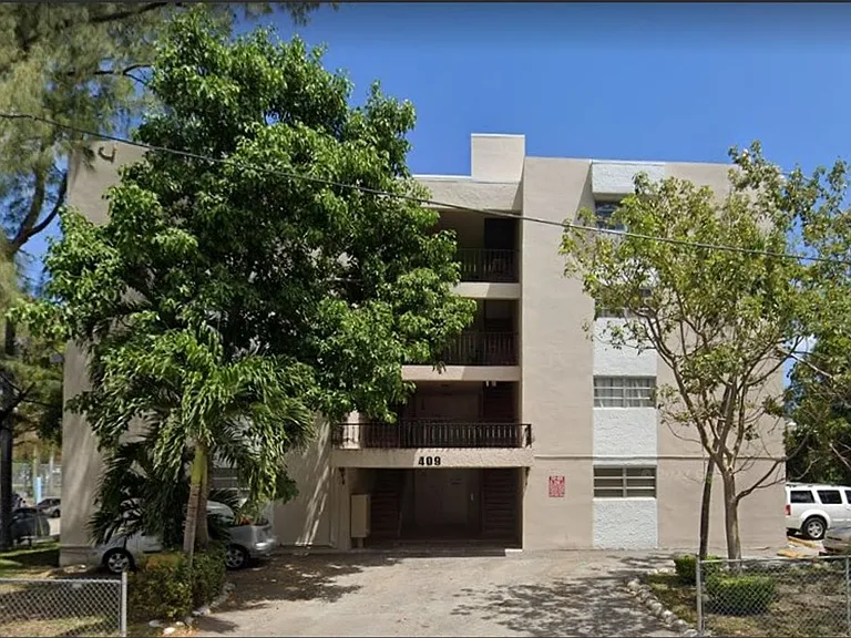 409 SW 8th Ave — Photo 5