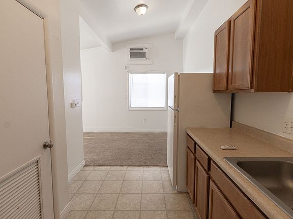 3rd image of 1033 Southpark Dr APT 5