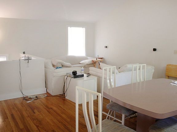 5th image of 242 E 18th Ave
