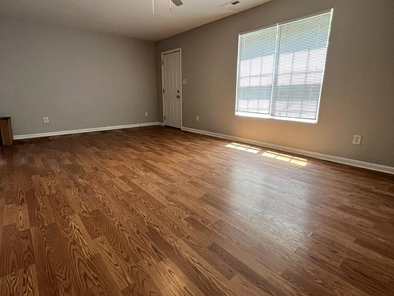 4th image of 1401 N Miami Blvd