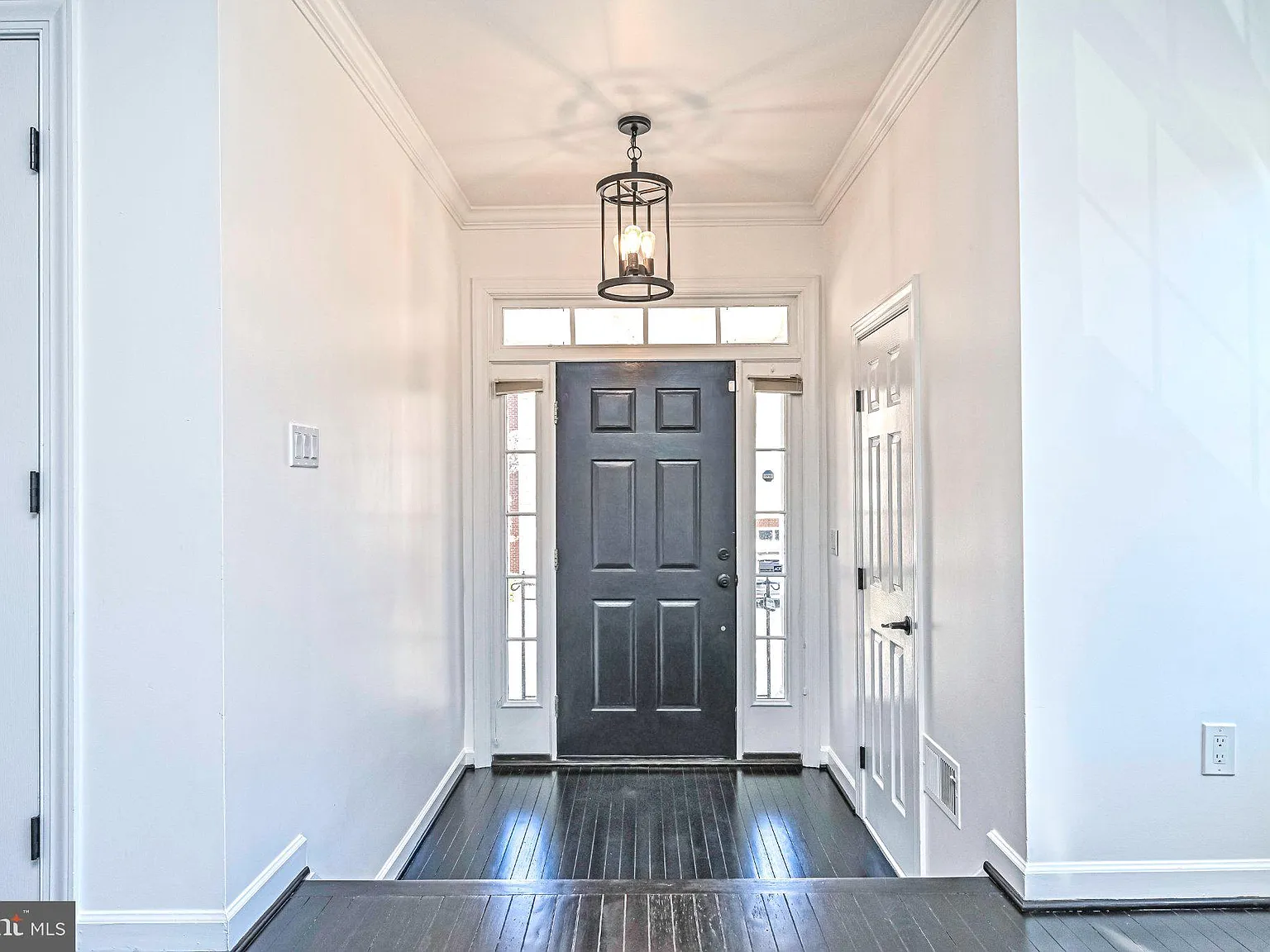 3 bed, 4.0 bath, 2234 sqft, $3,750 — Photo 2