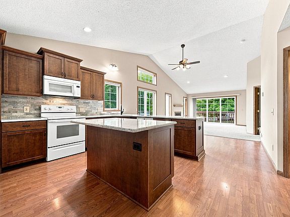 5th image of 17030 Pheasant Meadow Ln SW