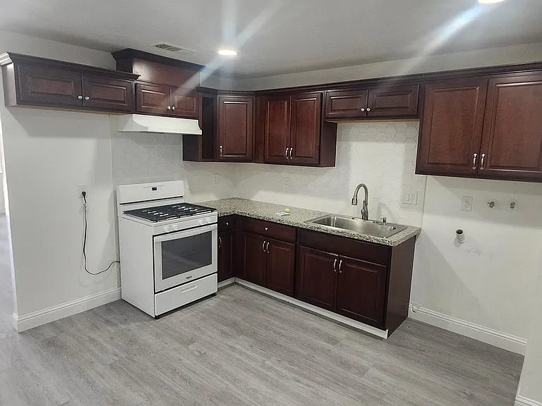 924 Kensington St #D — Photo 12