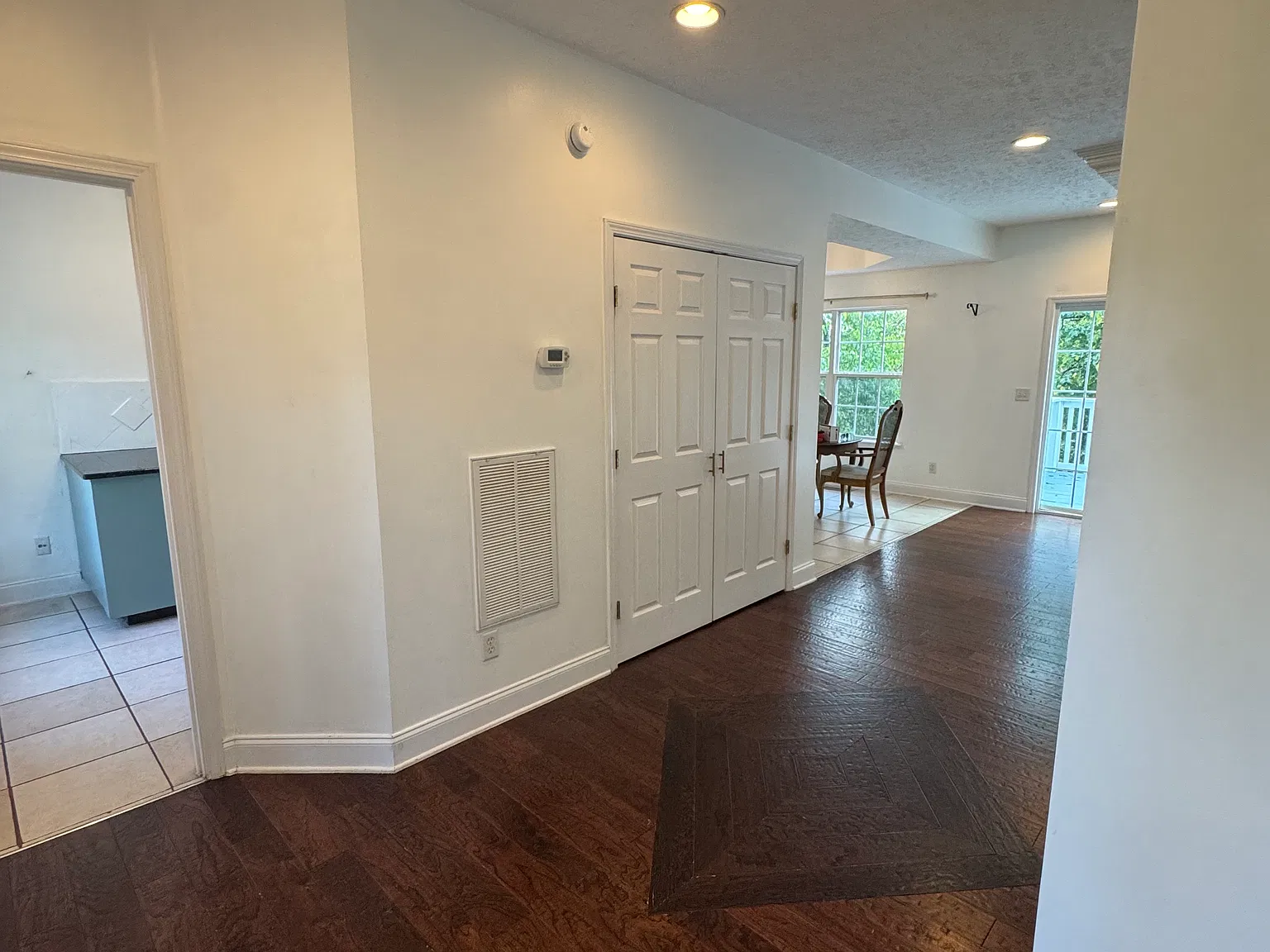 3 bed, 2125 sqft, $2,950 — Photo 4