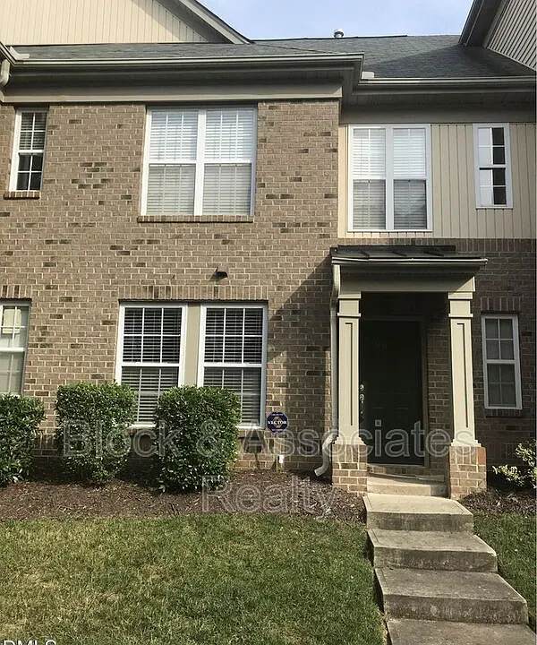 9807 Castain Dr