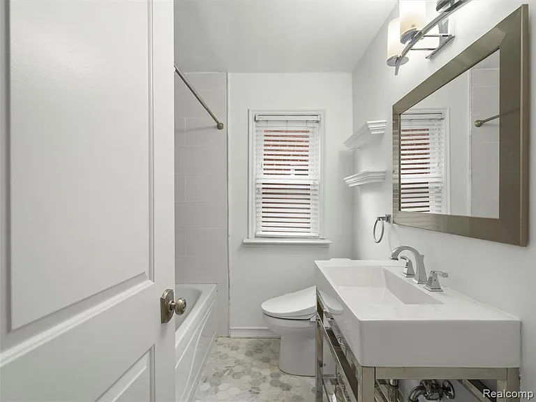 2090 Bradford Rd — Photo 11