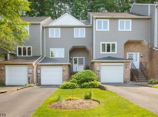 92 Stockton Ct, Morris Plains, NJ 07950
