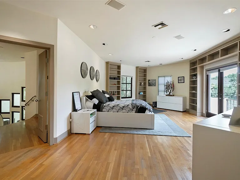 2225 Bolsover St — Photo 23