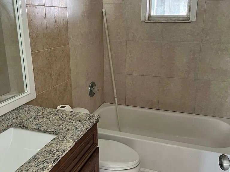 700 Bayberry Ct — Photo 9