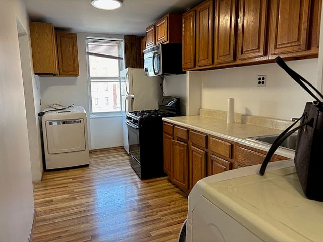 1st image of 4211 25th Ave #2