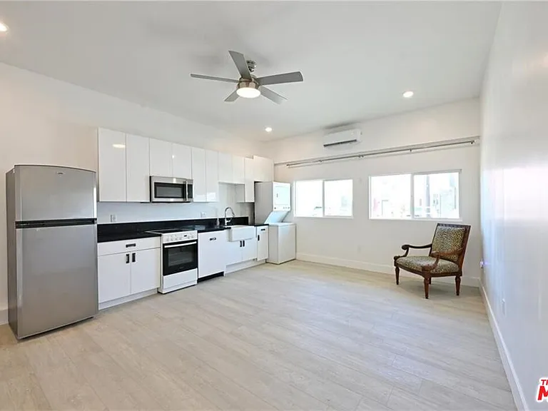 7929 Blackburn Ave #7 — Photo 5