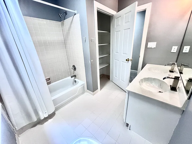 2nd Full Bathroom-2nd Floor-Pic 2