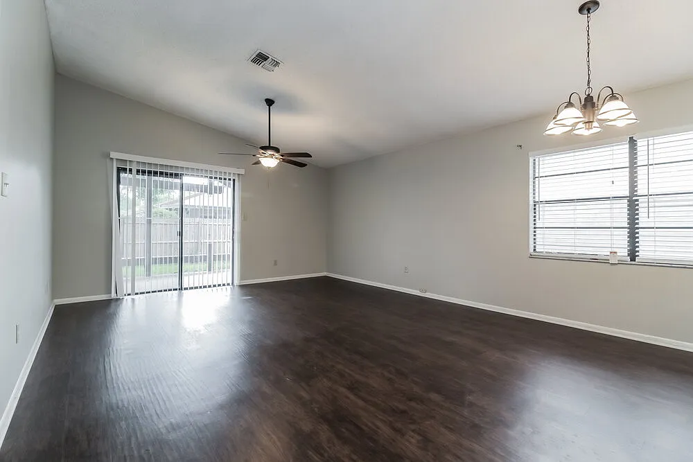 3 bed, 2.0 bath, 1235 sqft, $2,155 — Photo 3