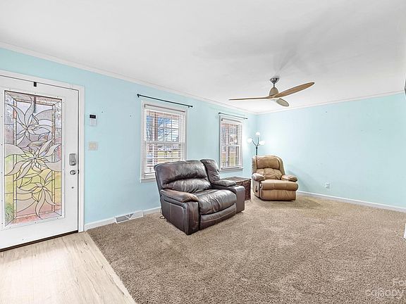 3rd image of 134 Victoria Dr