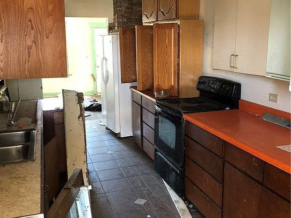2nd image of 2509 Lombard Ave