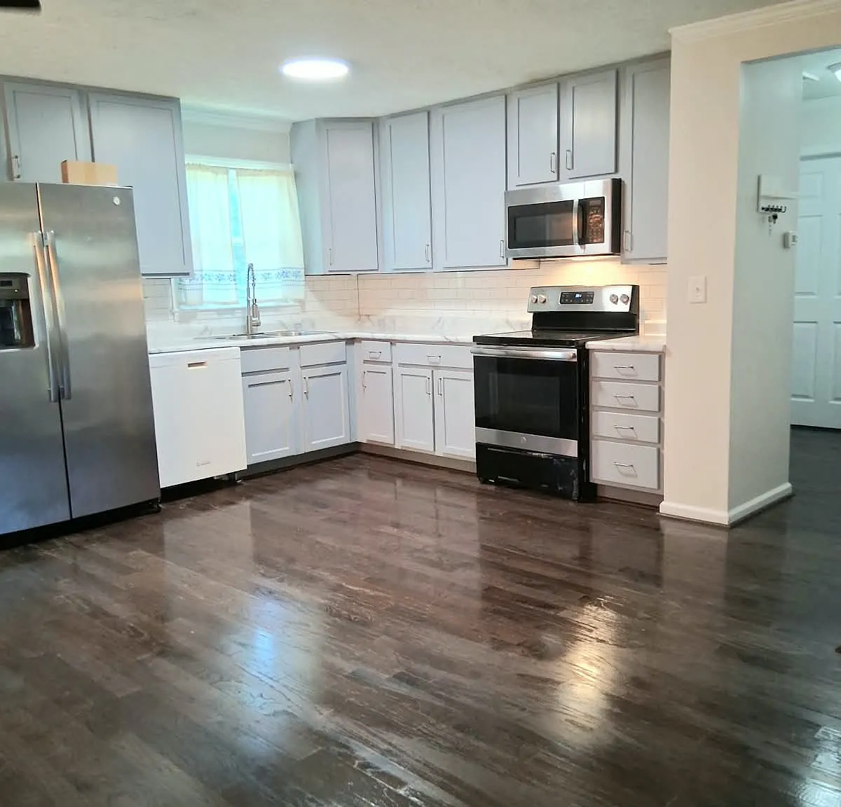 4 bed, $2,100 — Photo 3
