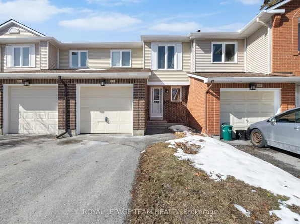 10 Millrise Ln #E, Ottawa, ON K2G 5E6