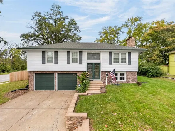 9418 Fairwood Dr, Kansas City, MO 64138
