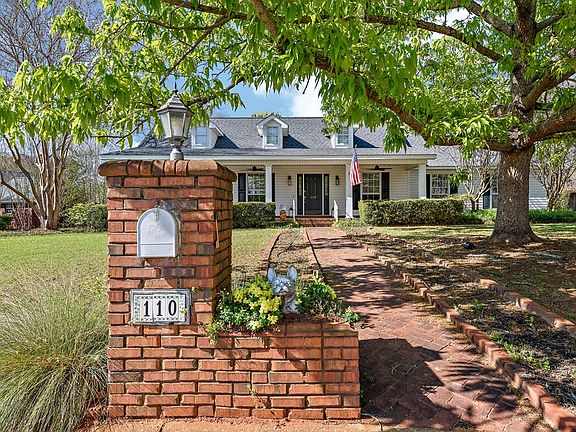 2nd image of 110 Doncaster Way