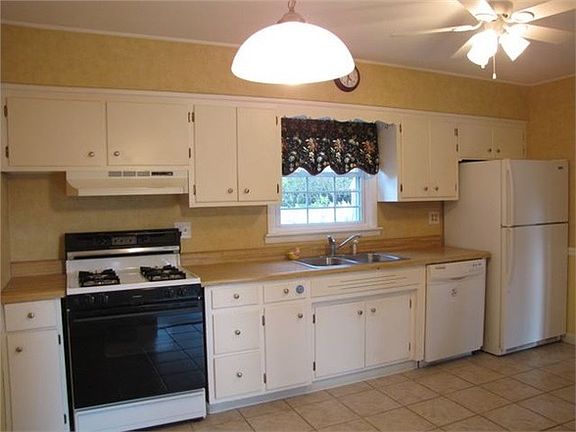 3rd image of 362 Belmont Ave