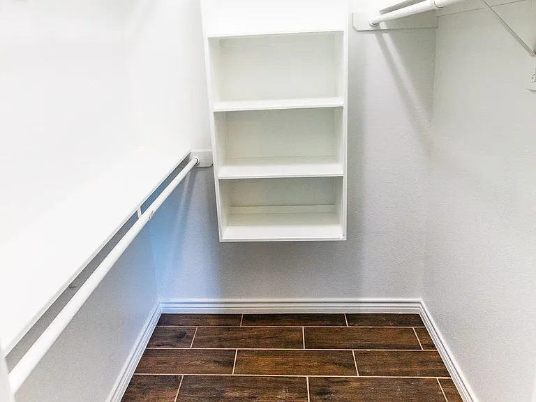 507 E Foley St — Photo 15