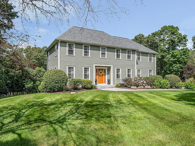 4 Nashoba Dr — Photo 1