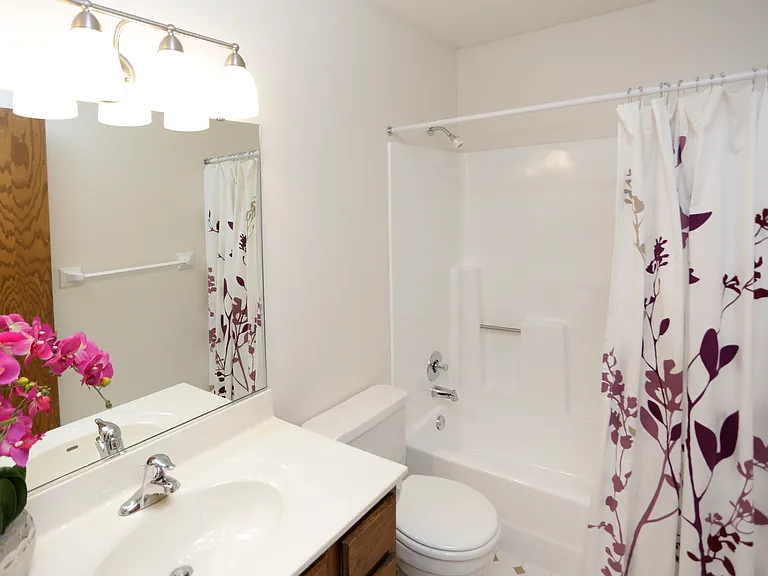 Lexington Heights Apartments — Photo 21