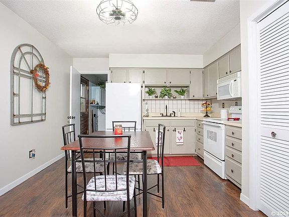 2nd image of 20783 NE 121st Dr
